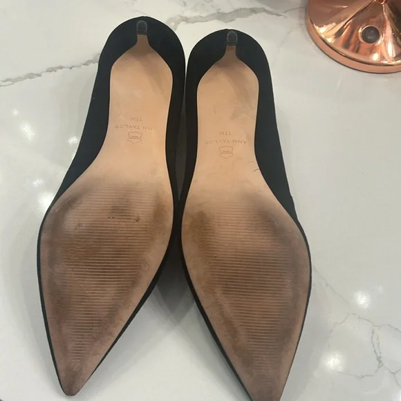 ANN TAYLOR LEATHER KITTEN HEEL - Picture 3 of 5